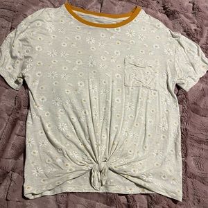 No boundaries flower front tie shirt. Large